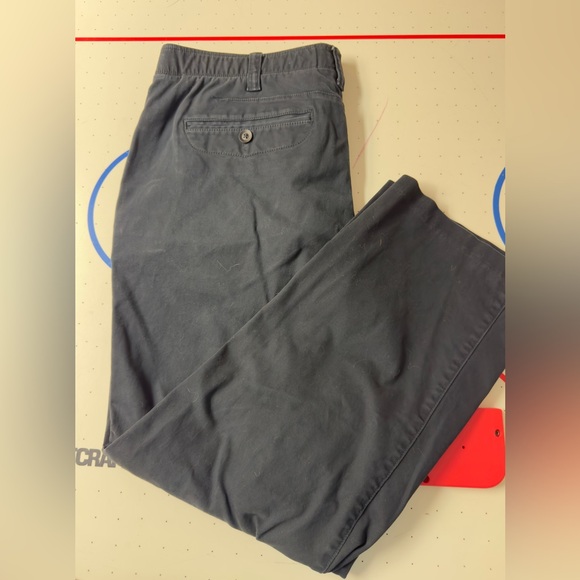 Under Armour Men's Dark Black Chinos - Picture 1 of 7